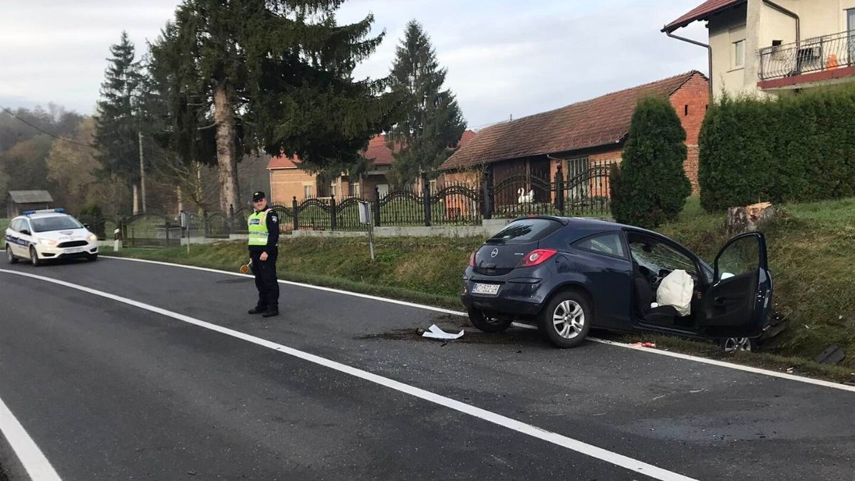 Teška nesreća kod Virja, autom udarila u kamion i sletjela u kanal